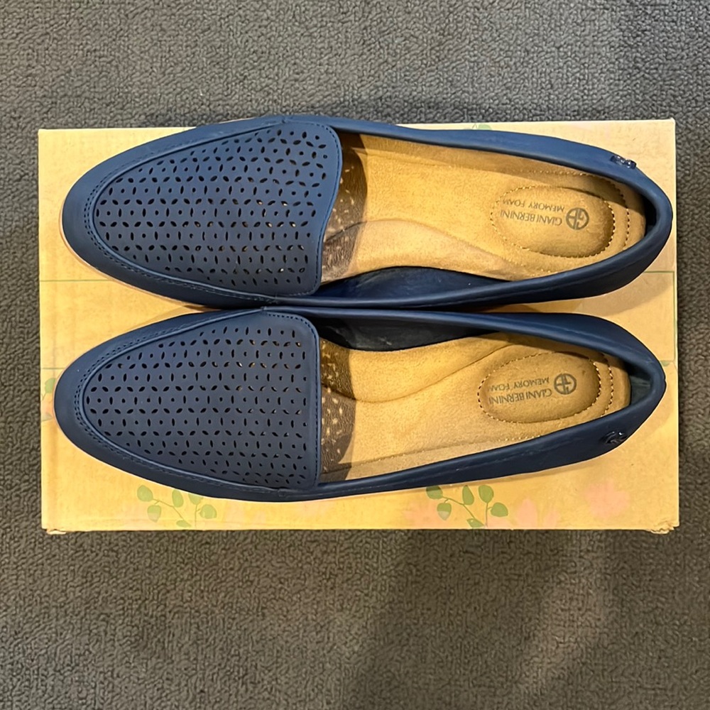 Like new. Never worn